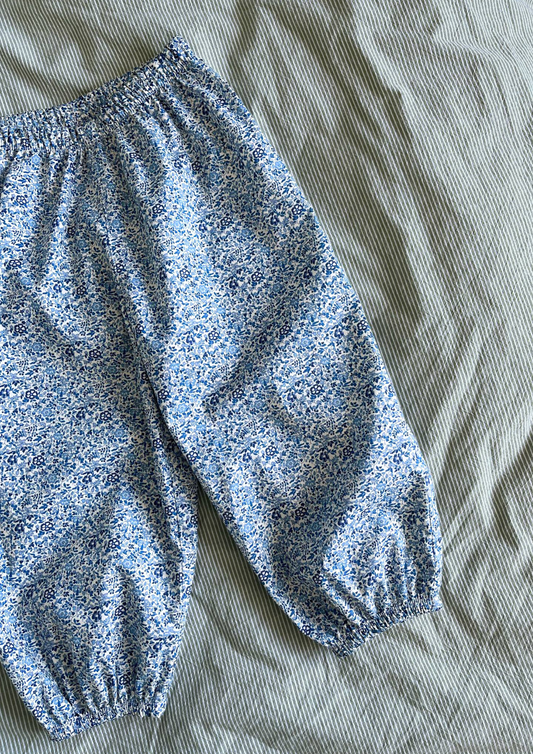 Frida bukser(valgfrit Liberty Tana Lawn print)
