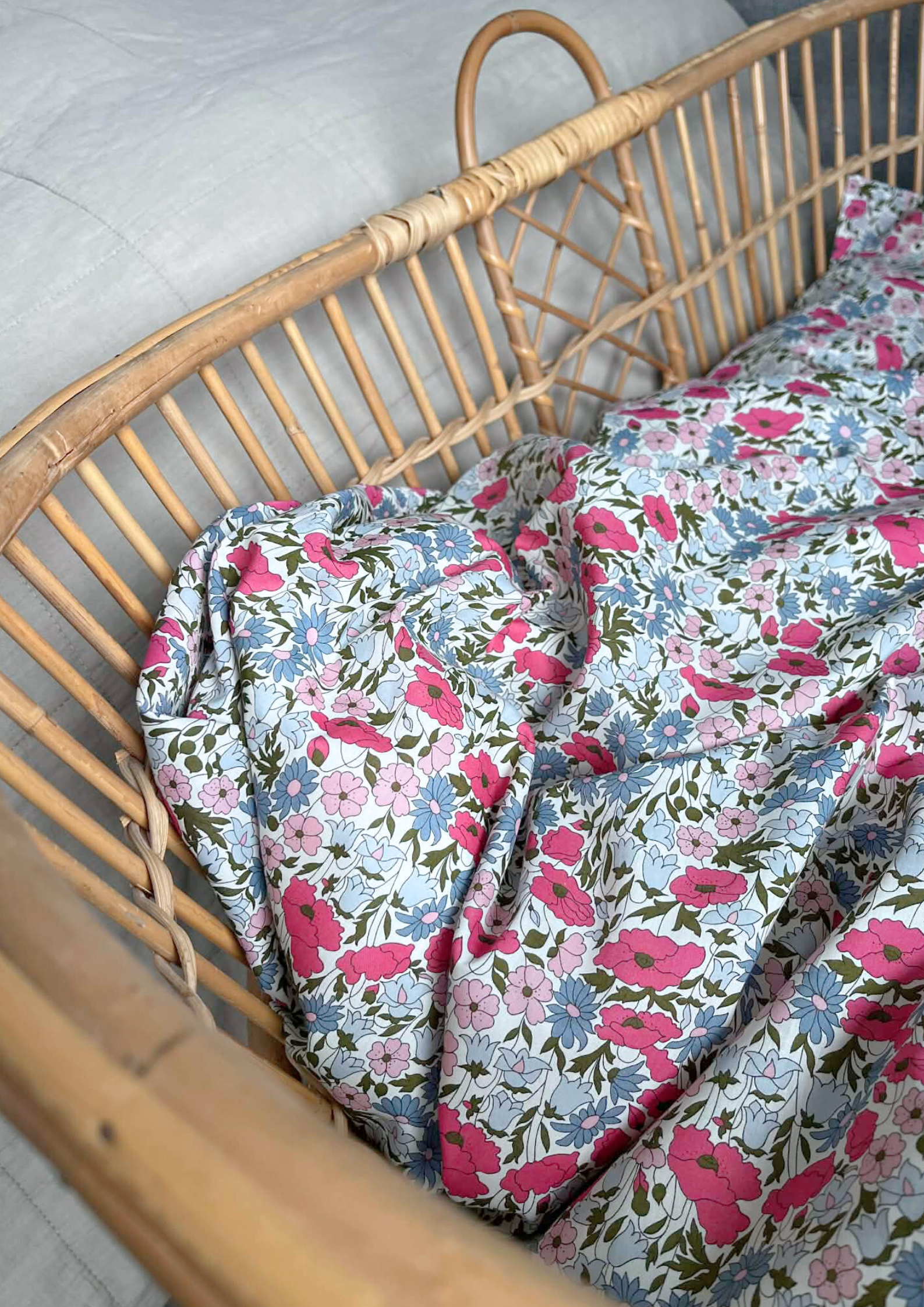 Babydynebetræk - Poppy and Daisy lyserød/blå